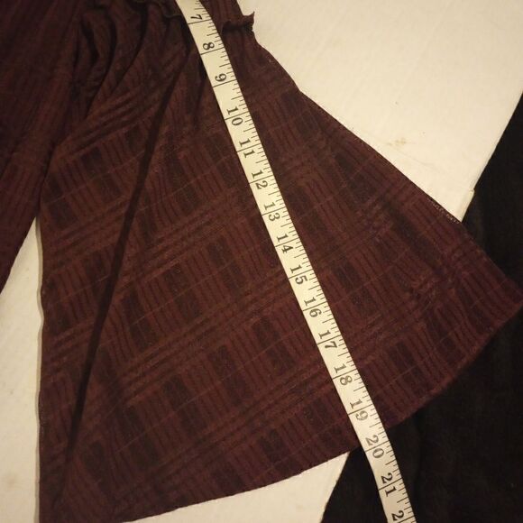 Bell sleeve plaid lace tunic with keyhole closure in back - Picture 10 of 12